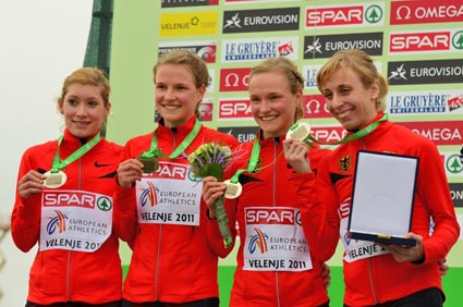 Harrer8-teamsiegerehrung_cross-EM11_johnfoto